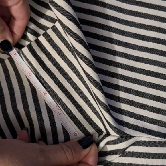 NWT Express black and white stripes short size 4 - Picture 7 of 8
